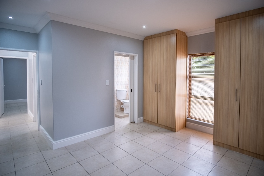 To Let 3 Bedroom Property for Rent in Crawford Western Cape
